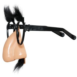 N�sa med glas�gon och �gonbryn