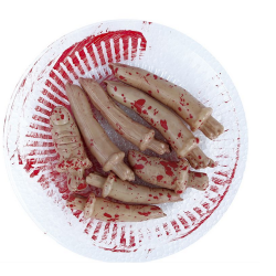 Blodige fingre i fad