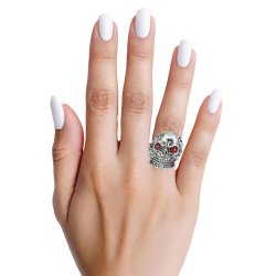 Skelet ring med r�de �jne