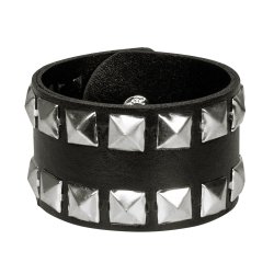 Punk armband med nitar