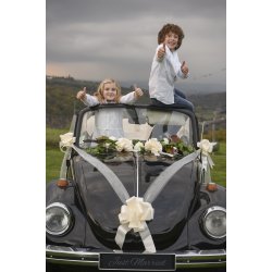 Bil dekorationst med tyl og blomster Hvid