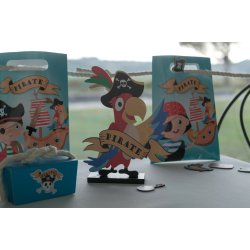 Piratpapegoja i tr�figur