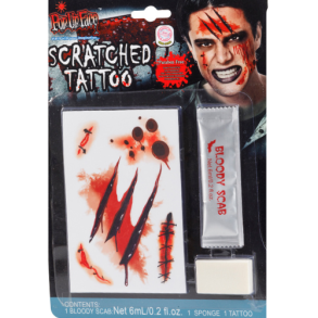 Scratched tattovering med blod