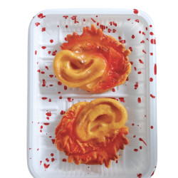 Blodiga avskurna ron