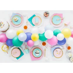 Paptallerken i lysebl med blget kant