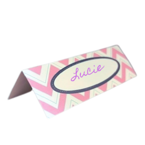 Bordkort i lyserd og hvid